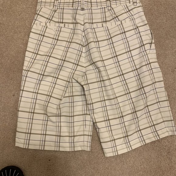 Nike Dri Fit Golf Shorts (Size Medium) - Picture 2 of 2